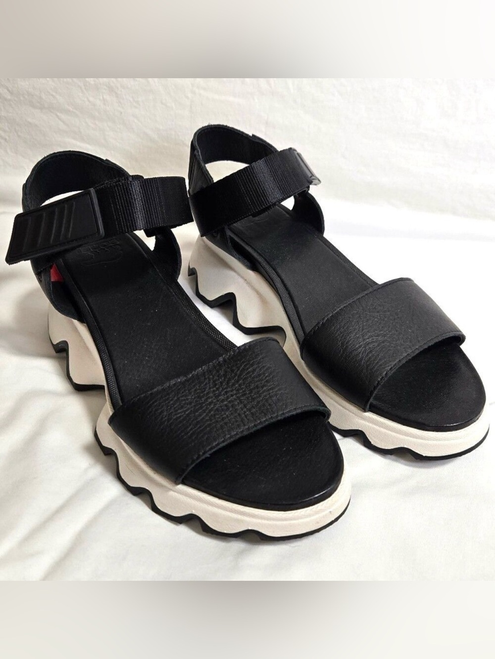 SOREL Kinetic Platform Black Sport Sandals Chunky Wavy Platform Sole Size 7.5